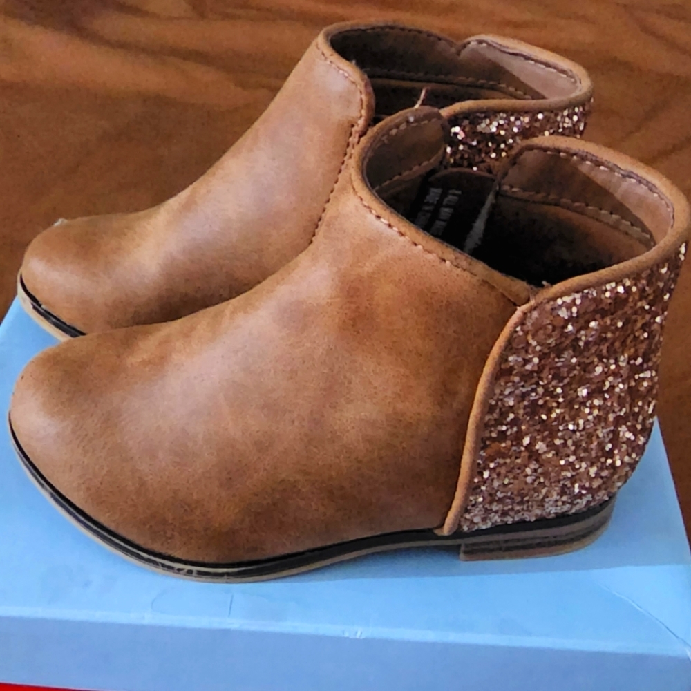 Cat & Jack booties
